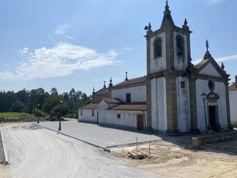 Retomaram os trabalhos na envolvente da Igreja de Tamel (S. Pedro Fins)